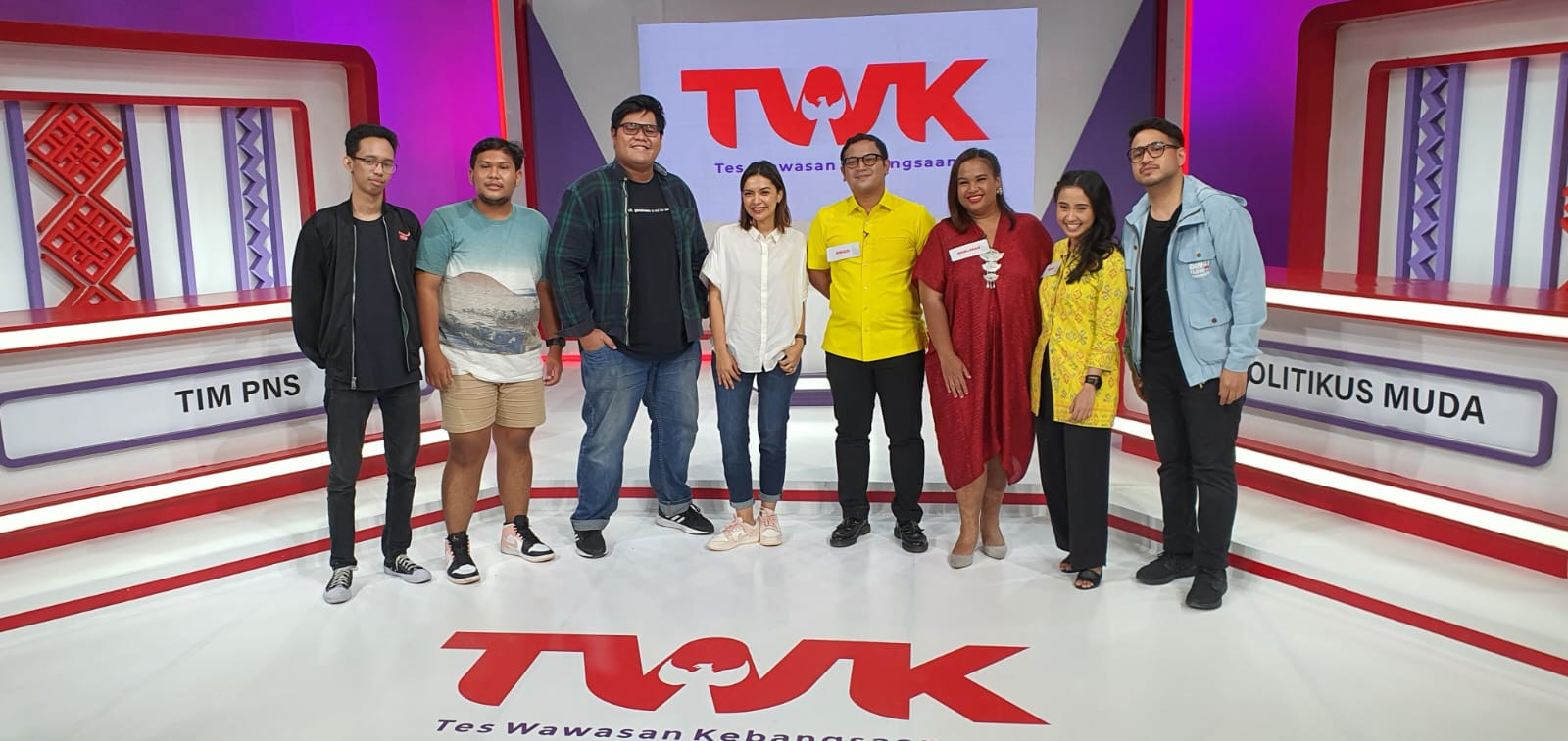Farah Savira bergabung dengan tim “Politikus Muda” dalam acara kuis TWK oleh channel YouTube Narasi Newsroom.
